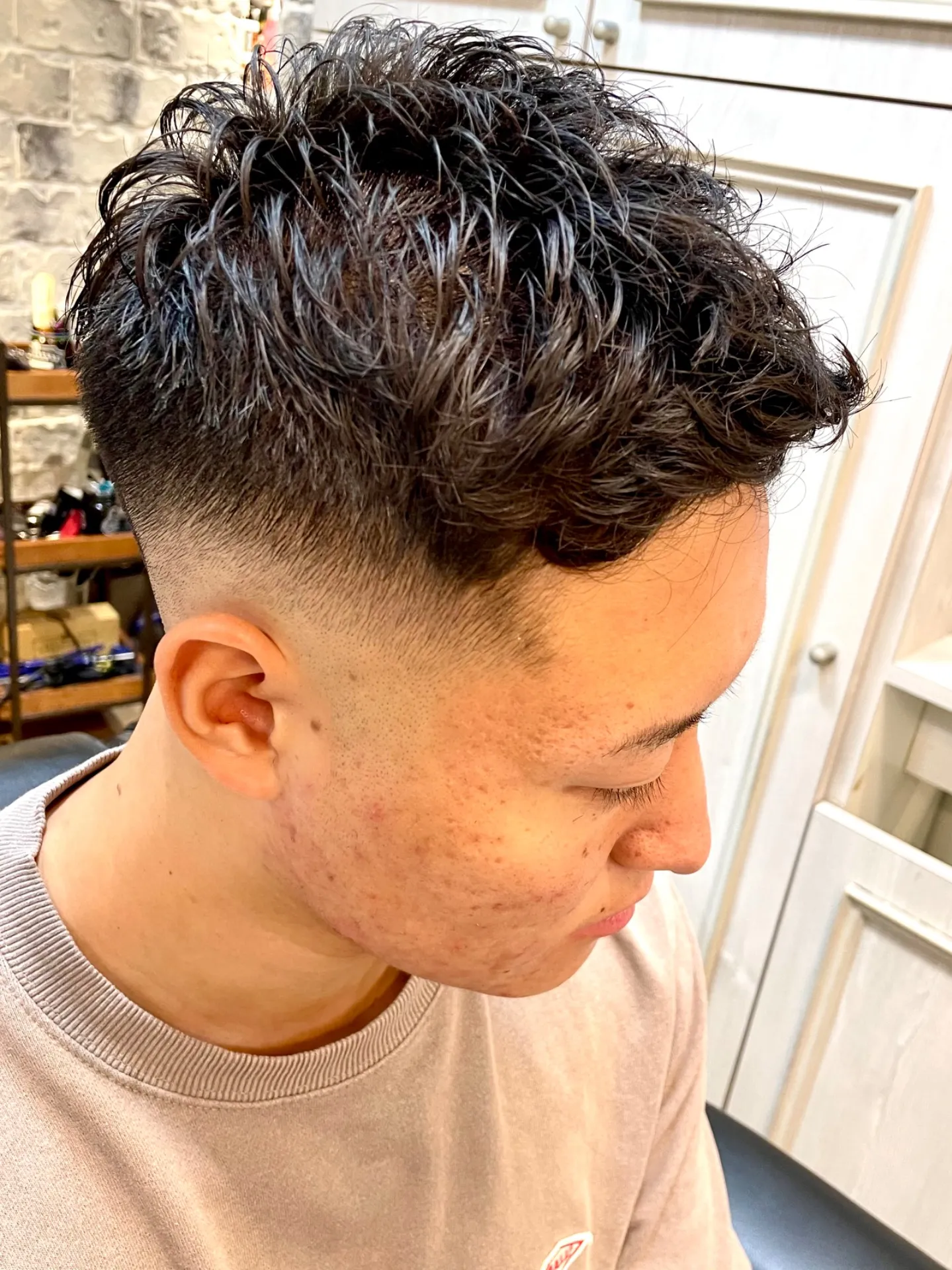 清潔感際立つスキンフェード×パーマ